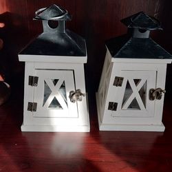 2 small lanterns