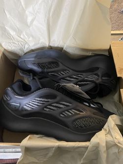 Yeezy 700 V3 Alvah Size 9
