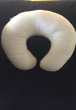 Boppy pillow. Nursing. Breastfeeding
