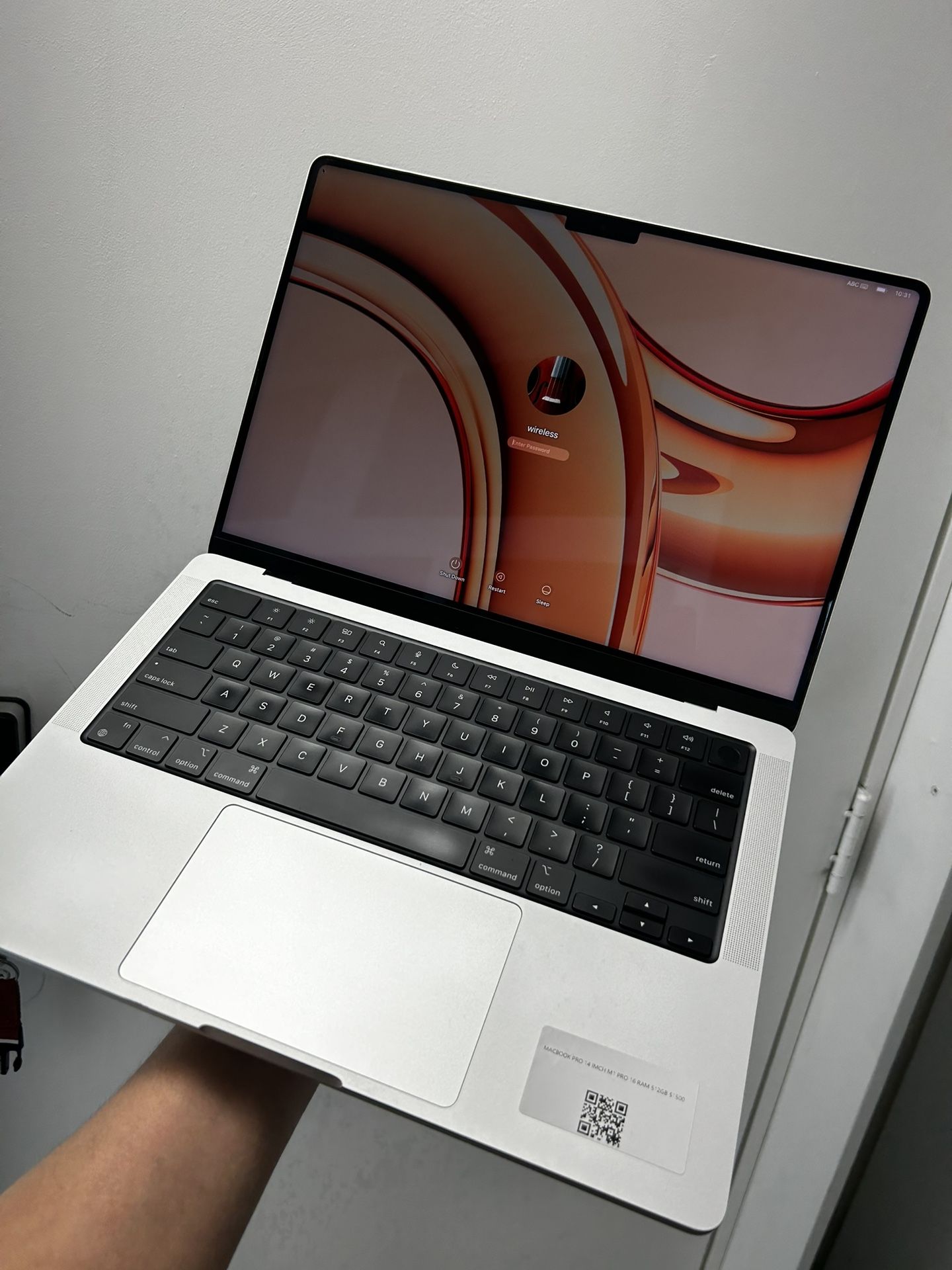 MacBook Pro 14 Inch M1 Pro 16GB Ram 512gb