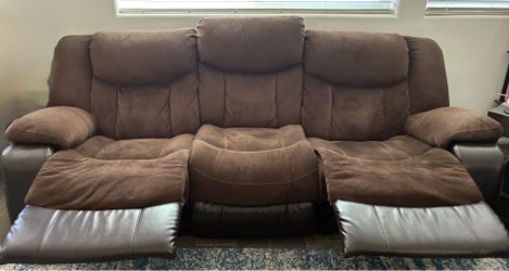 ⚡️ FOR SALE: ⚡️  Couch & loveseat set