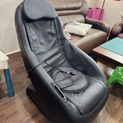 Massage chair with Bluetooth speaker