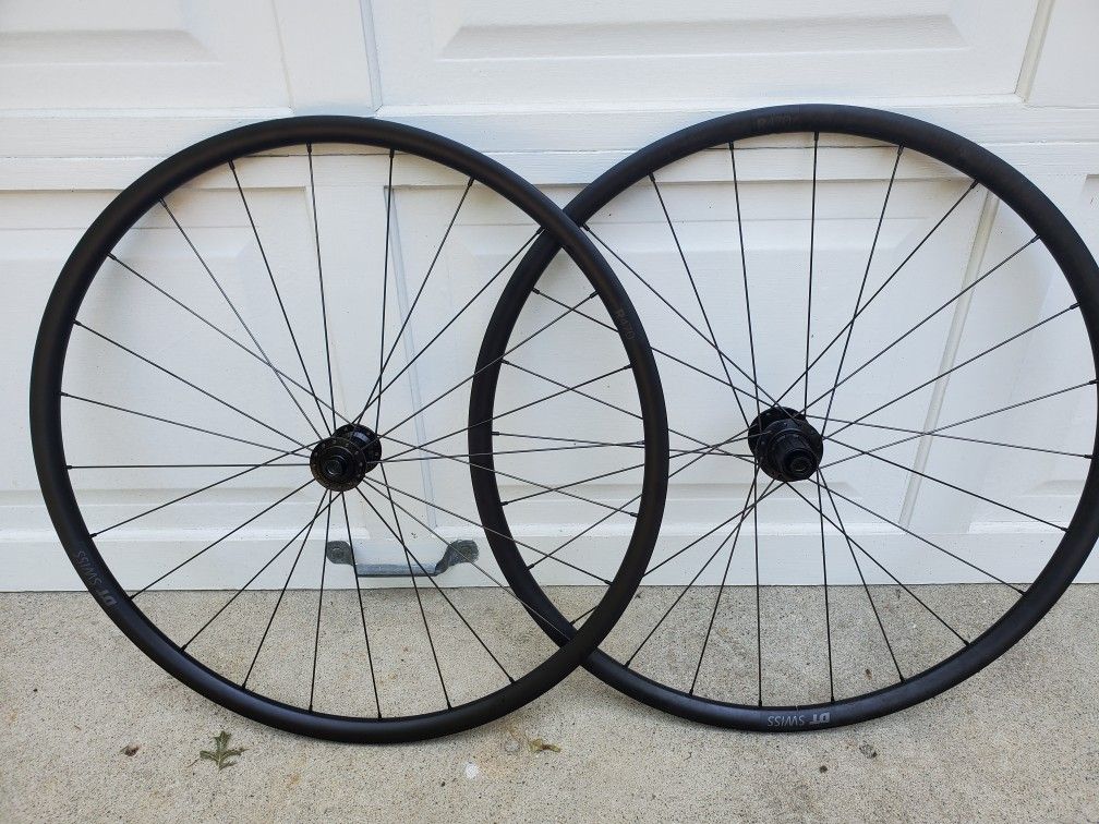 DT R470 DISC WHEELSET