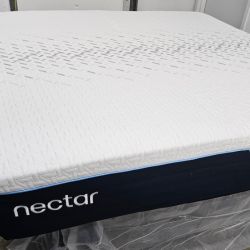 LIKE NEW! Nectar Classic Hybrid King Mattress - Delivery Available
