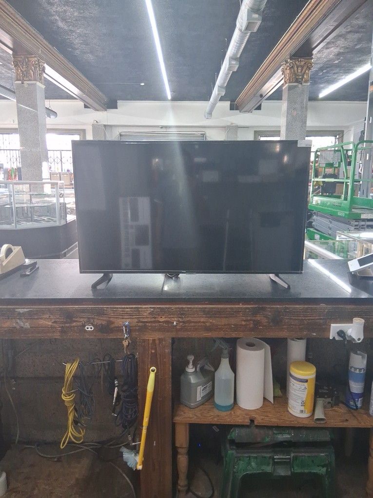40 Inch SAMSUNG TV