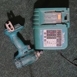 Makita 18v  Drill With Charger
