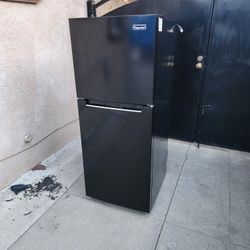 3MONTHS WARRANTY 24X26X60 MAGIC CHEF FRIDGE 10CUFT BLACK 