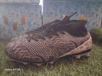 Soccer cleats us size 2.5youth