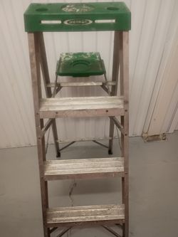4 foot Step Ladder