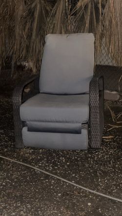 Outdoor Wicker Recliner Chair with Cushions