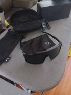 Oakley sunglasses official brand new