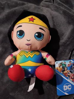 DC Comics Wonder Woman Sitting from Justice League 7-inches. New