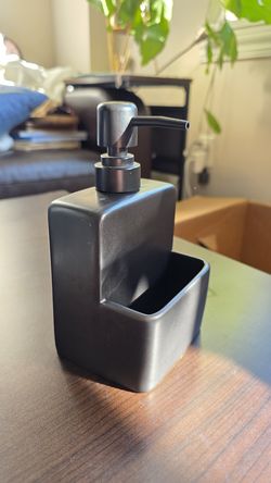 Dish soap dispenser
