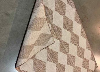 Brand new 4 x 6 geometric modern textured area rug.