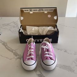 Converse Chuck Taylor All-Stars Low Top: Size Youth 13.0.