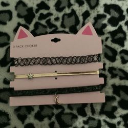 3-Piece Chocker Necklace Set! 