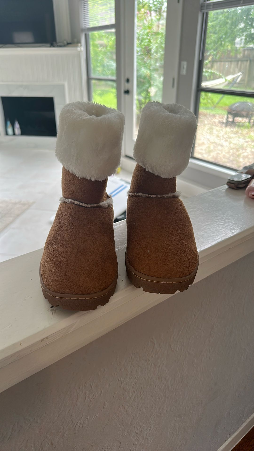 Woman UGG, classic shoes