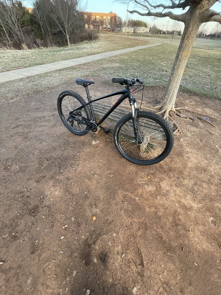 Specialized Mountain Bike 27.5 Inches Will Trade For A Iphone 13+