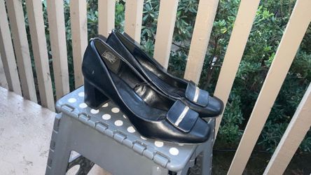 Women’s Black Block-Heel Pumps – Size 9