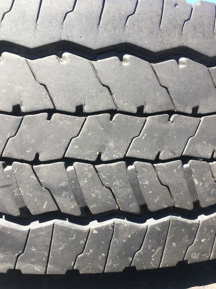 5 Continental HSR 225/70R19.5 Tires