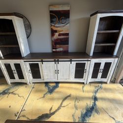 Beautiful Farmhouse Pueblo Console /tv Stand With Two Pier Cabinets In Excellent Conditions 