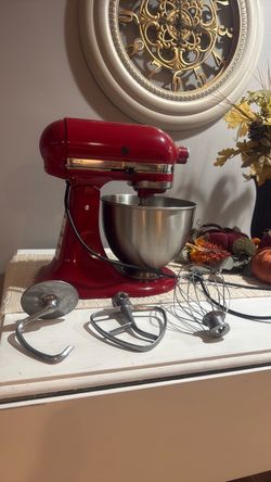 KitchenAid Artisan 5-Quart stand mixer-Beautiful Red- NEVER USED $200, OBO