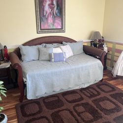 Beautiful Twin Wicker Daybed