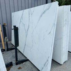 QUARTZ STONE SLABS SUPER JUMBO IN CALACATTA MARBLE 📏Each slabs cover  75.7 sq.ft, Thickness 3 cm 🔥Price $1099 per Slab🔥 