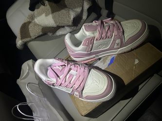 Girl Sneaker Size 4