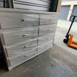 Dresser With 8 Drawers 450