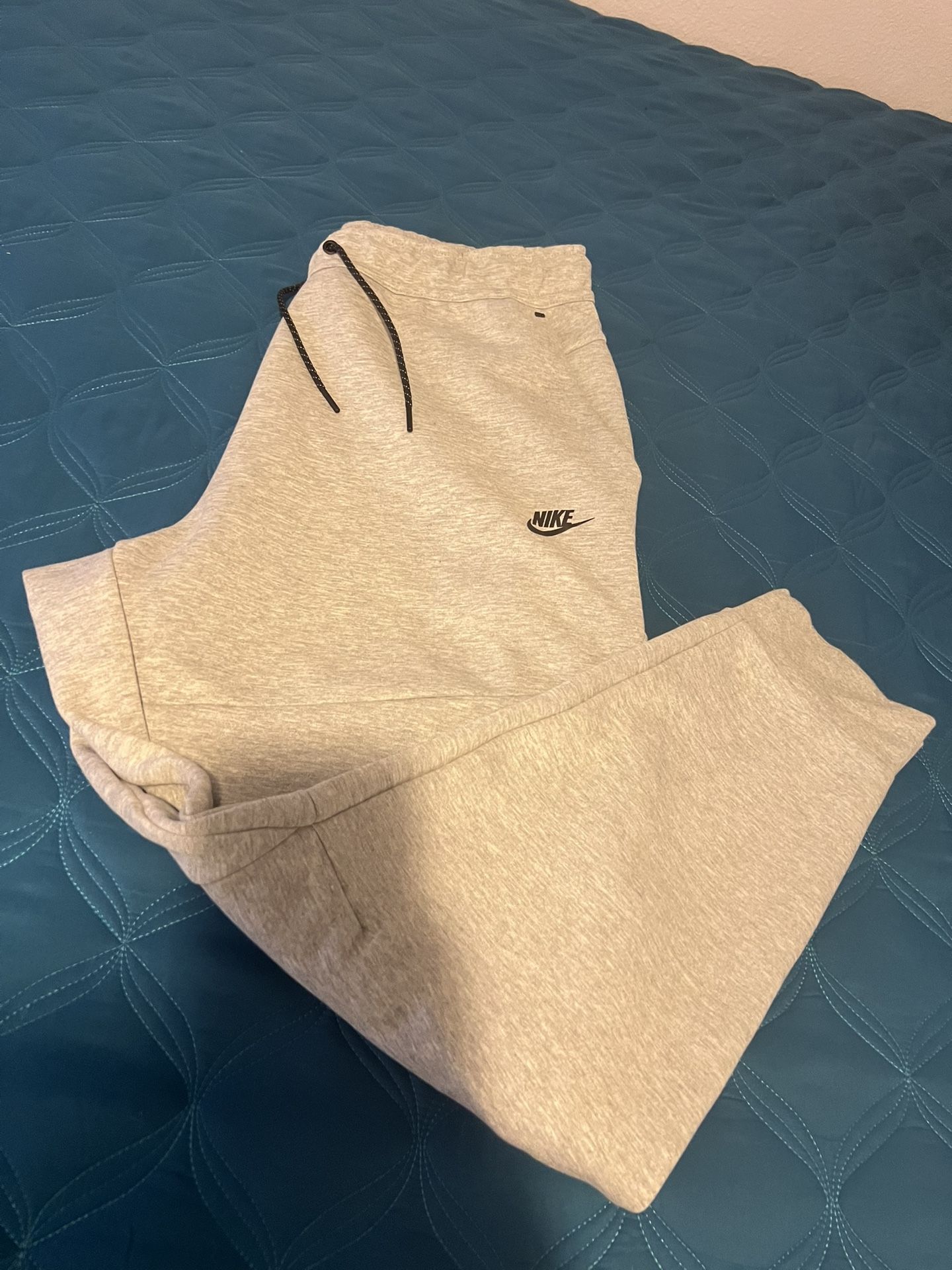 Nike Tech Fleece Joggers 2XL Men’s Grey Worn Once