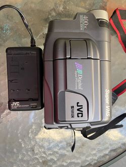 Super VHS camera with case, charger battery