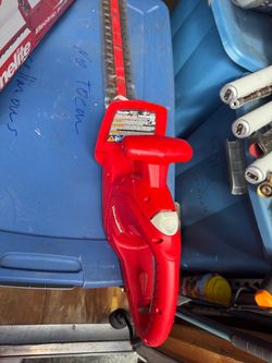 Electric hedge trimmer
