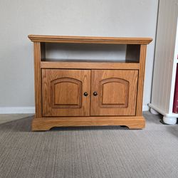 ROLLABLE AspenHome Vintage TV cart