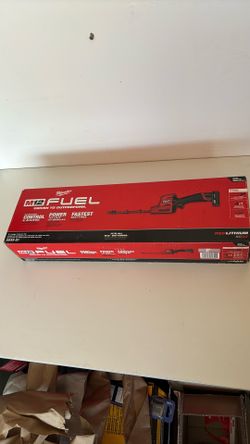 Milwaukee FUEL M12 8” Hedge Trimmer Kit
