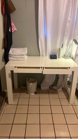 Computer desk