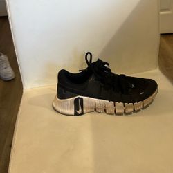 Black Nike Metcons  