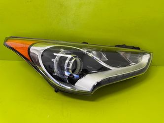 2012 - 2017 Hyundai Veloster Right Passenger Side Headlight OEM 92102-2V030