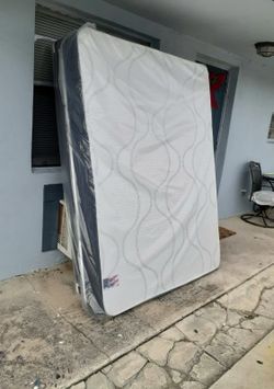 NEW QUEEN-SIZE MATTRESS AND BOX SPRING - 2PC
