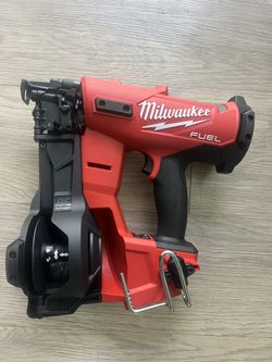 Milwaukee M18 FUEL 18-Volt Lithium-Ion Brushless Cordless Coil Roofing Nailer (Tool Only
