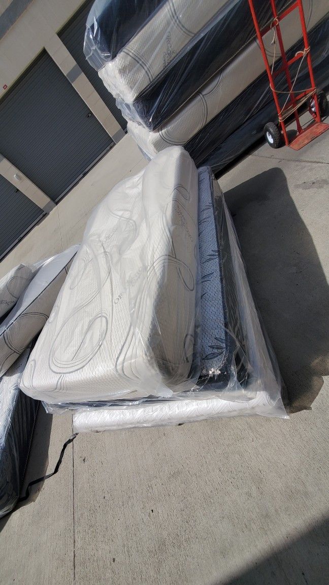 .mattress 39x80x10 Memory Foam For Trucks 280 Free Delivery Electrical equipment & Supplies