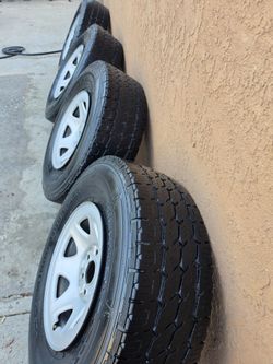 Tires with rims and caps  285/75R17