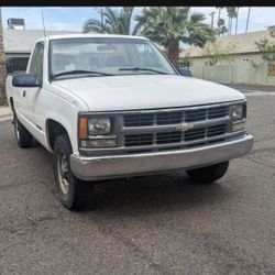 1998 Chevy Cheyenne - $600FIRM!!! 
ENGINE BLOWN, DOESN'T RUN , NEEDS ENGINE FIX