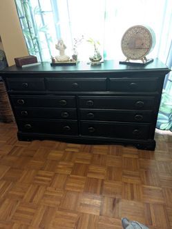 Chest of drawers