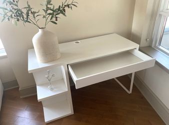 White Desk 
