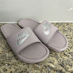 Women’s Nike Slides Size 9