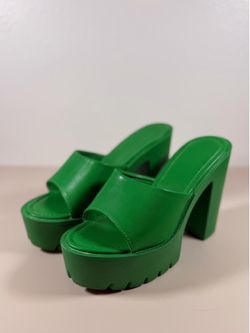 Platform sandals size 10