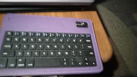 iPAD BLUETOOTH KEYBOARD