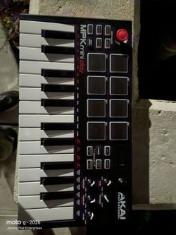 Akai mini play