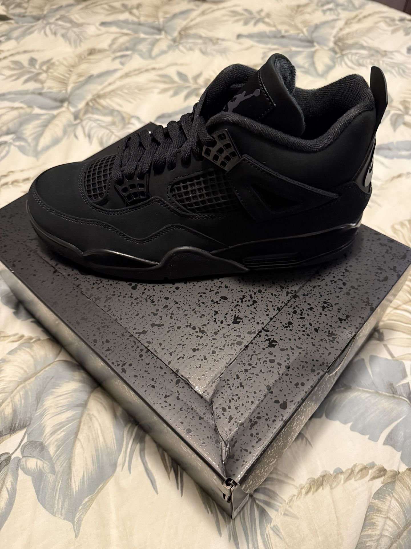 Air Jordan 4 Retro Size 10.5